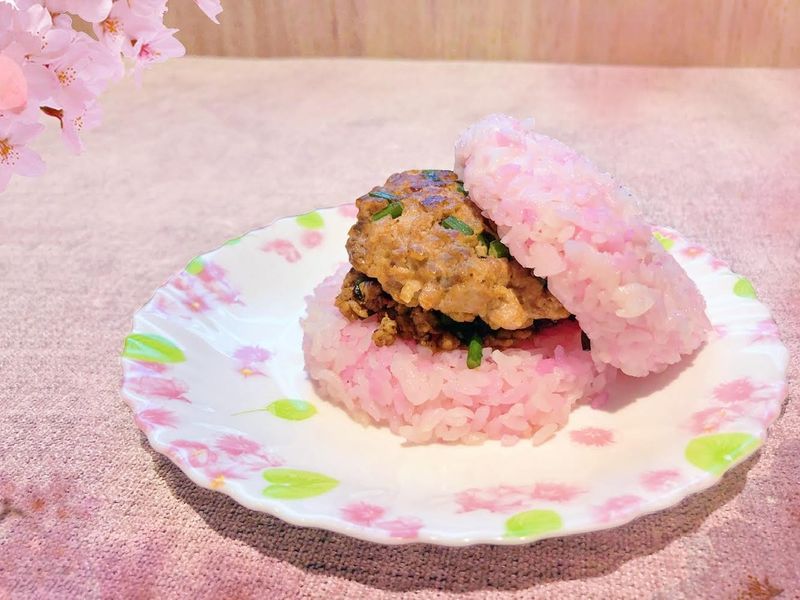 蒼蠅頭 肉餅米漢堡