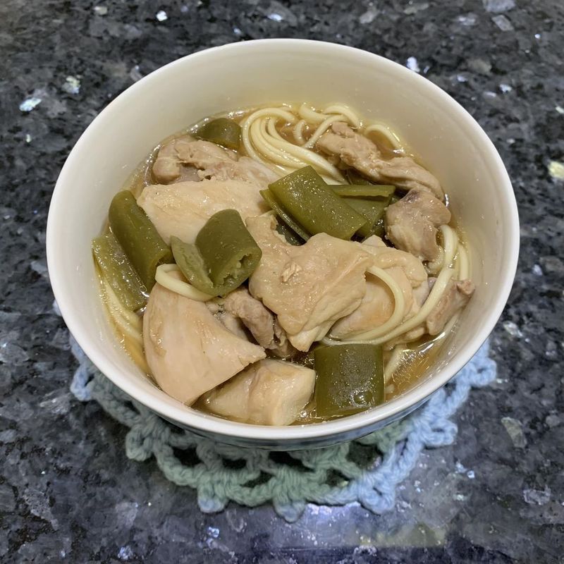 剝皮辣椒雞湯