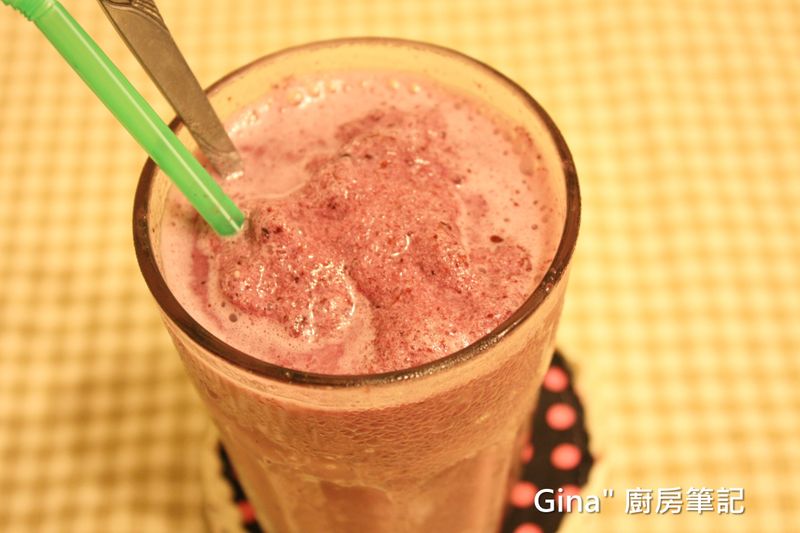 桑椹優格冰沙.