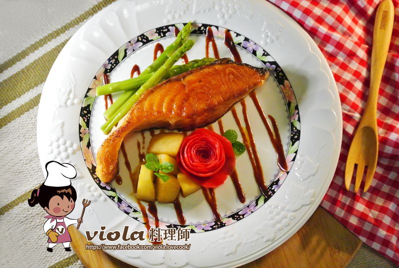 香煎鮭魚佐奶油蘋果