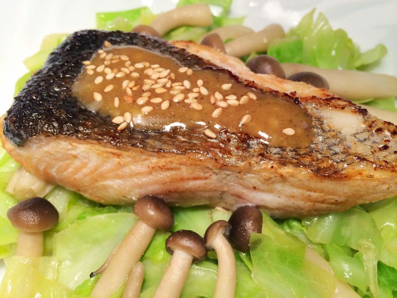 日式奶油鮭魚排佐蜂蜜味噌醬