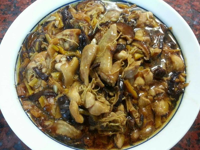 金針木耳香菇蒸雞肉