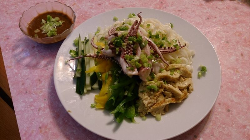 魷魚鬚蔬菜涼麵