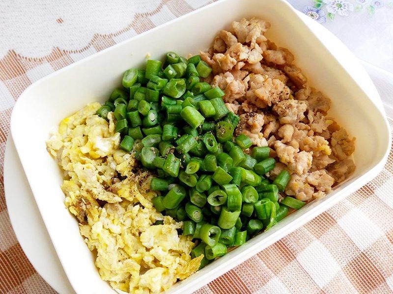 日式三色丼