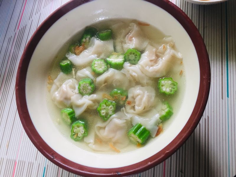 秋葵雲吞湯