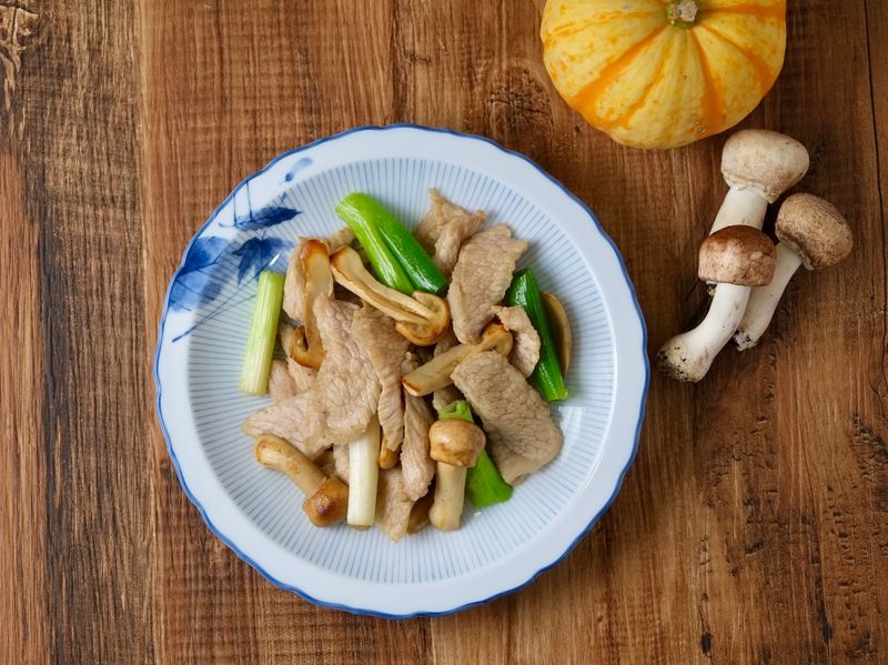 姬松茸炒松阪豚