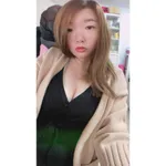 依依