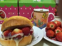 草苺波波包「鷹牌煉乳」