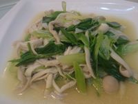 青蒜炒白精靈菇