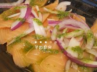 香草紅洋蔥鮭魚片