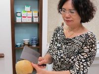 教你如何剖開椰子 吃椰子肉 喝椰子水