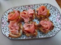 煙三文魚茄蓉脆多士 party food