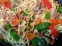 紅綠牛胸肉炒麵