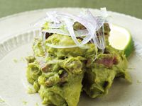 【口感清爽】牛肉涼拌酪梨沙拉佐萊姆汁