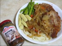 黑胡椒豬排麵佐鮮蔬
