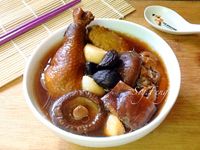 黑蒜香菇雞湯