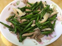 炒金針花