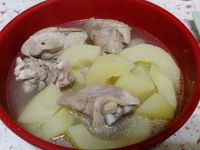【燉青木瓜雞湯】簡單又美味。