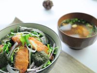 沒有雞肉的「網走炸雞丼」：炸鮭魚丼飯