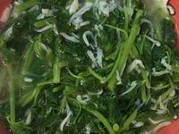 莧菜炒水晶魚