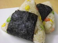十分輕鬆料理DIY-台式蝦仁炒飯變日式飯糰