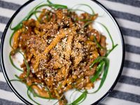 \\蒜酥醬燒菇菇肉絲//【好菇道好食光】