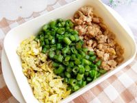 日式三色丼