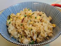 蒜苗鹹魚蛋炒飯