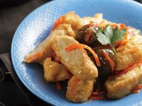 炸豆皮捲佐梅子