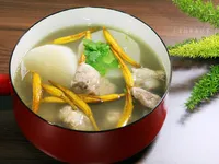 金針排骨湯