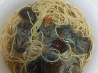 黑蒜頭雞湯義麵