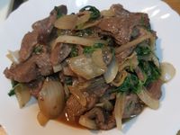 洋蔥塔香牛肉
