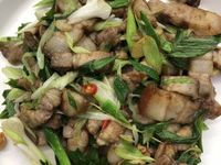 萬用鍋蒜炒鹹豬肉. By燦坤新東海
