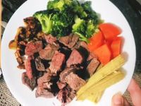 蒜片香煎骰子牛