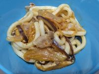 泡菜豬肉炒烏龍麵