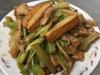 芹菜肉絲炒