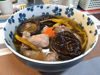 香菇金針排骨湯