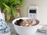 菱角香菇燉全雞
