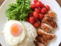 早餐吃什麼？醬燒黃金雞腿+荷包蛋早午餐
