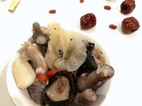 養顏湯品 <雞肉> 白木耳蒜香雞爪湯