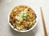 日式親子烏龍麵丼