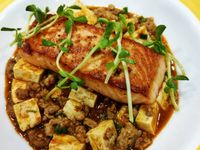 鮭魚菲力與麻婆豆腐