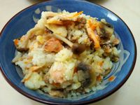 冷燻鮭魚豬肉炊飯(海陸炊飯)