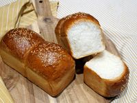 芝麻白吐司。麵包機食譜