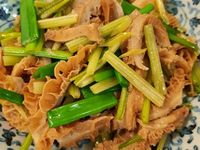蔥爆芹菜炒牛肚絲