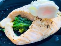 鮭魚鮮蔬水波蛋