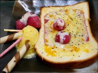 《草莓就愛鷹牌煉奶》焗烤吐司