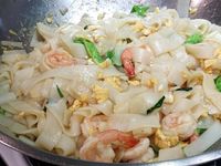 鮮蝦炒河粉
