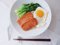晚餐吃新餐肉 - 餐肉公仔麵