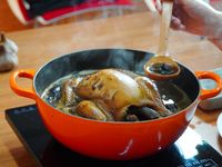 黑蒜雞湯